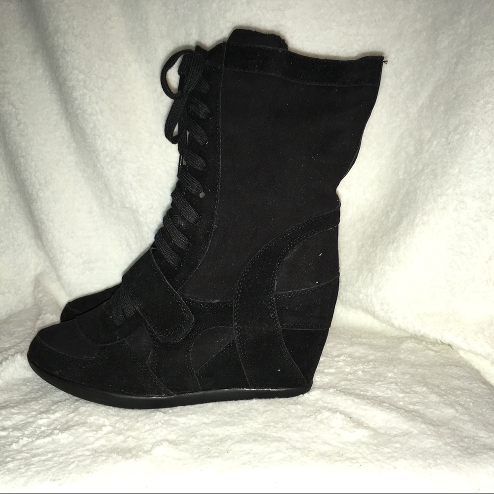 BRECKELLE’S METRO-11 SNEAKER BOOTS